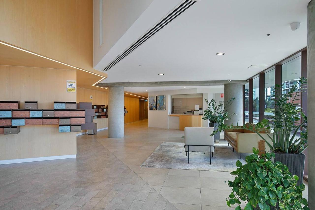 'riverfront Flow' Poolside And Portside In Hamilton * Brisbane