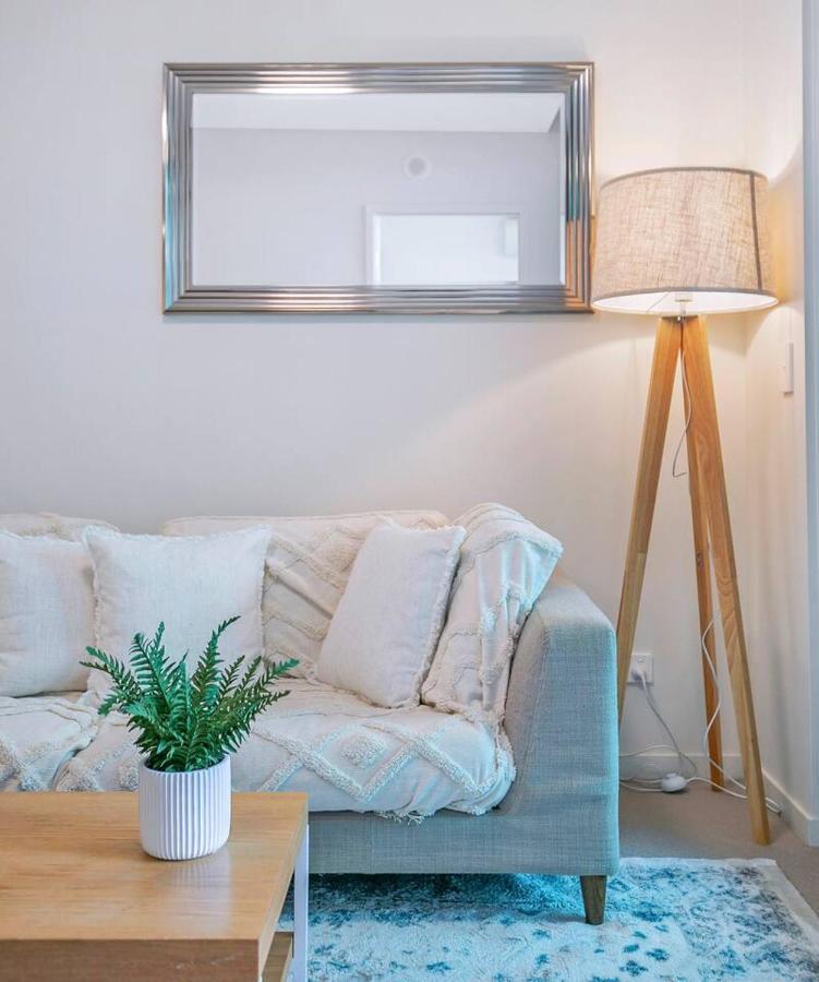 Apartment 'riverfront Flow' Poolside And Portside In Hamilton *